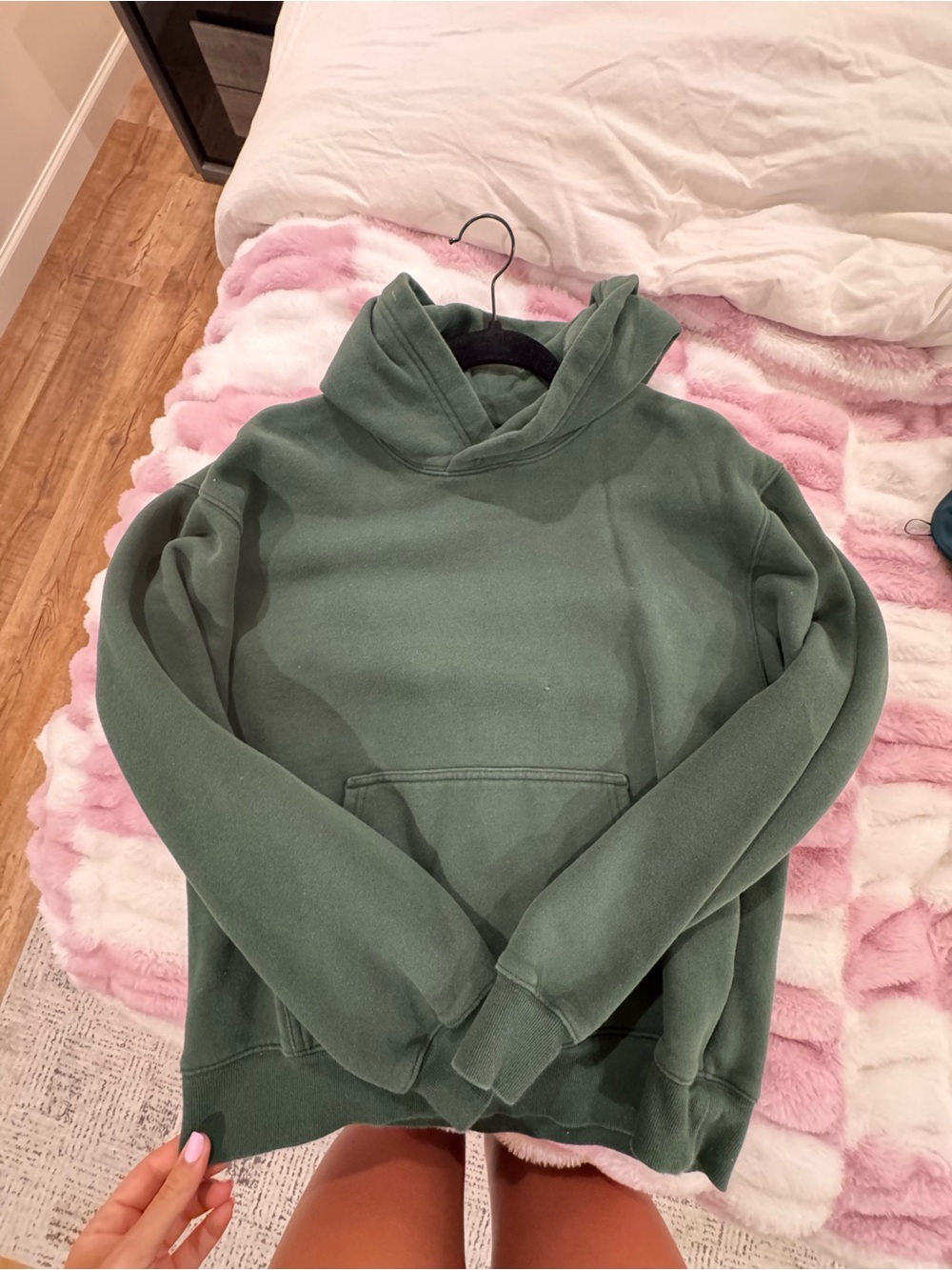Aritzia Women's Forest Green Hooded Pullover Sweatshirt